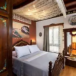 Villa Mythic *